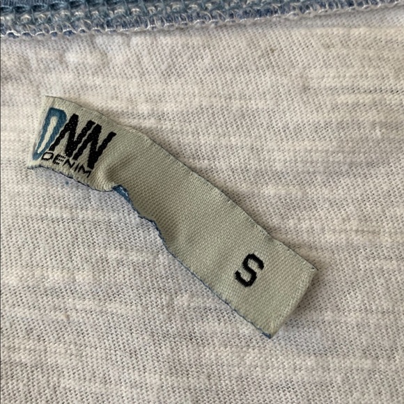 Blue and white short sleeved t-shirt - Picture 3 of 3